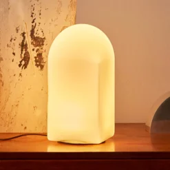 HAY Parade Lampada Da Tavolo LED A Conchiglia Bianca Altezza 24 Cm