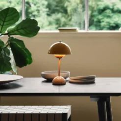 &Tradition LED Lampada Da Tavolo Ricaricabile Flowerpot VP9, Giallo Senape -Philips Hue Shop 10010936 2