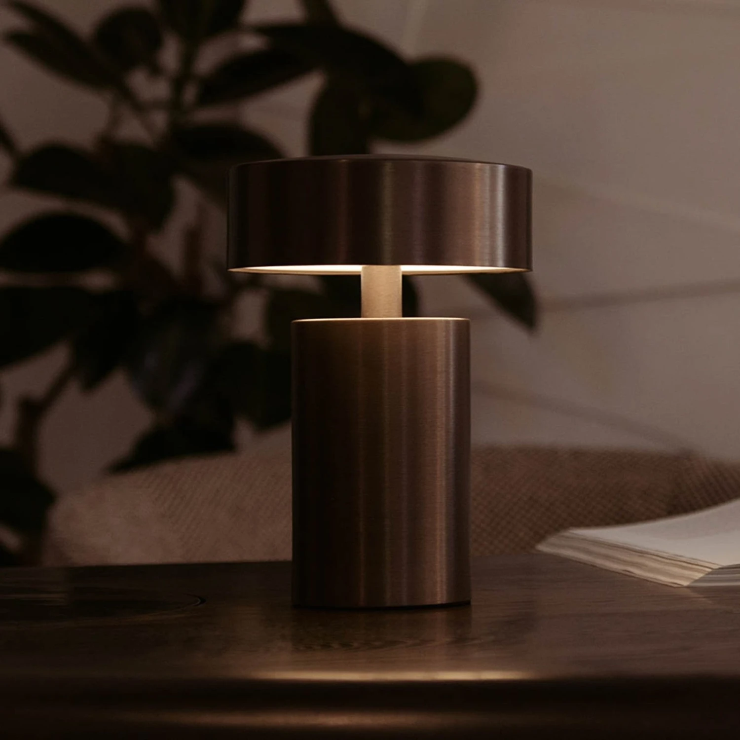 Audo Column Lampada Da Tavolo Accu, IP44, Bronzo 4 Audo Column Lampada Da Tavolo Accu, IP44, Bronzo - immagine 4