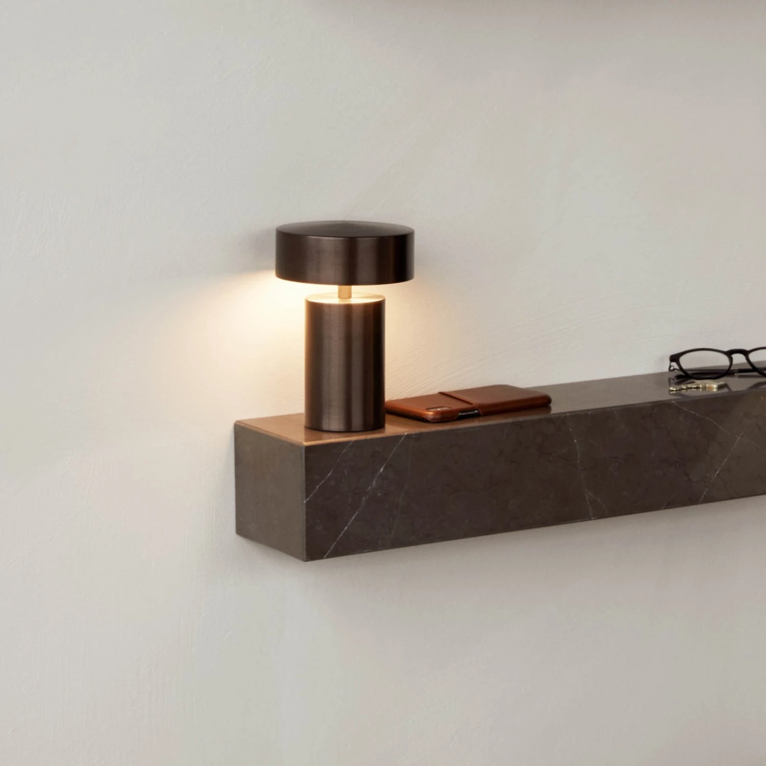 Audo Column Lampada Da Tavolo Accu, IP44, Bronzo 6 Audo Column Lampada Da Tavolo Accu, IP44, Bronzo - immagine 6