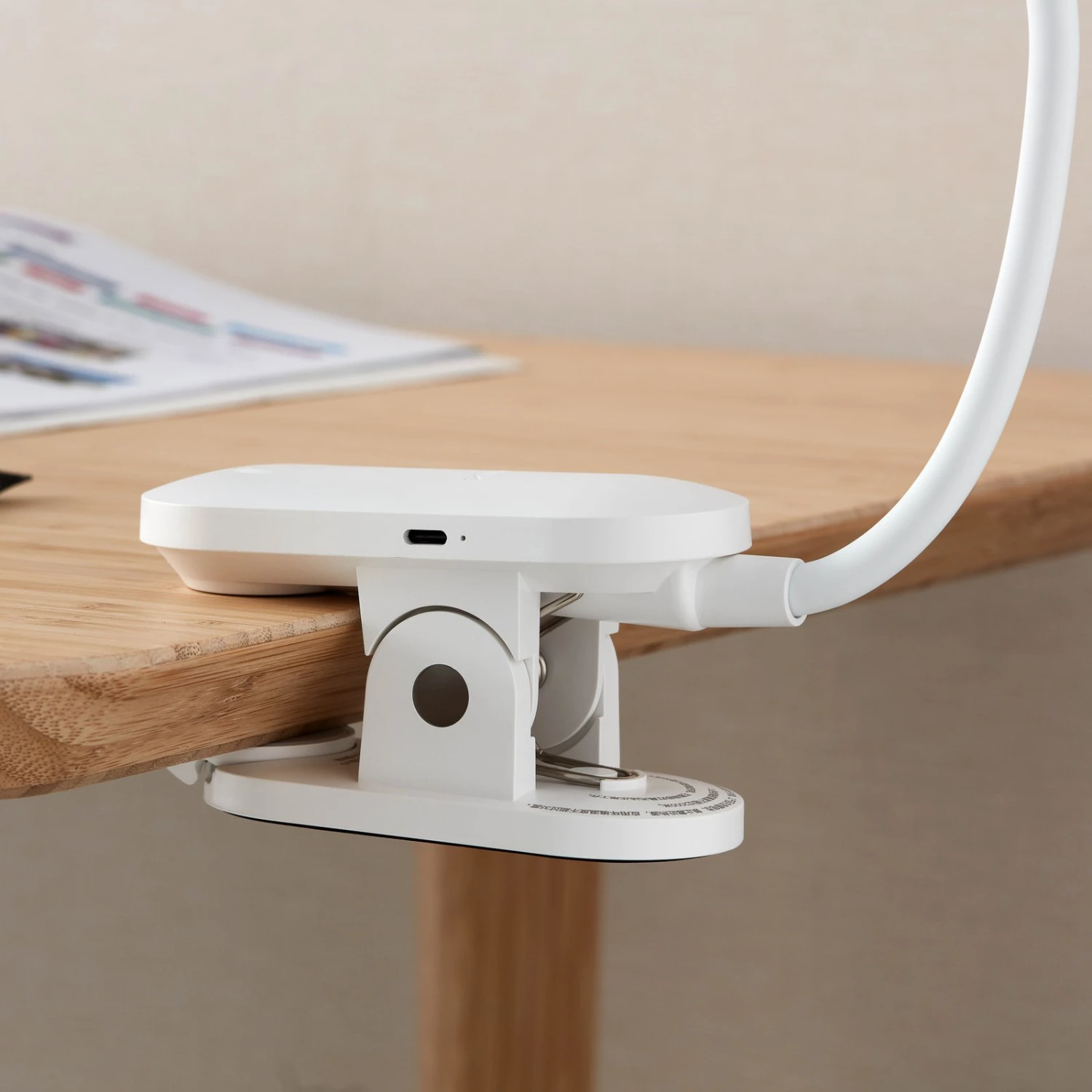 Philips Forys Lampada LED A Morsetto Con Batteria 3 Philips Forys Lampada LED A Morsetto Con Batteria - immagine 3