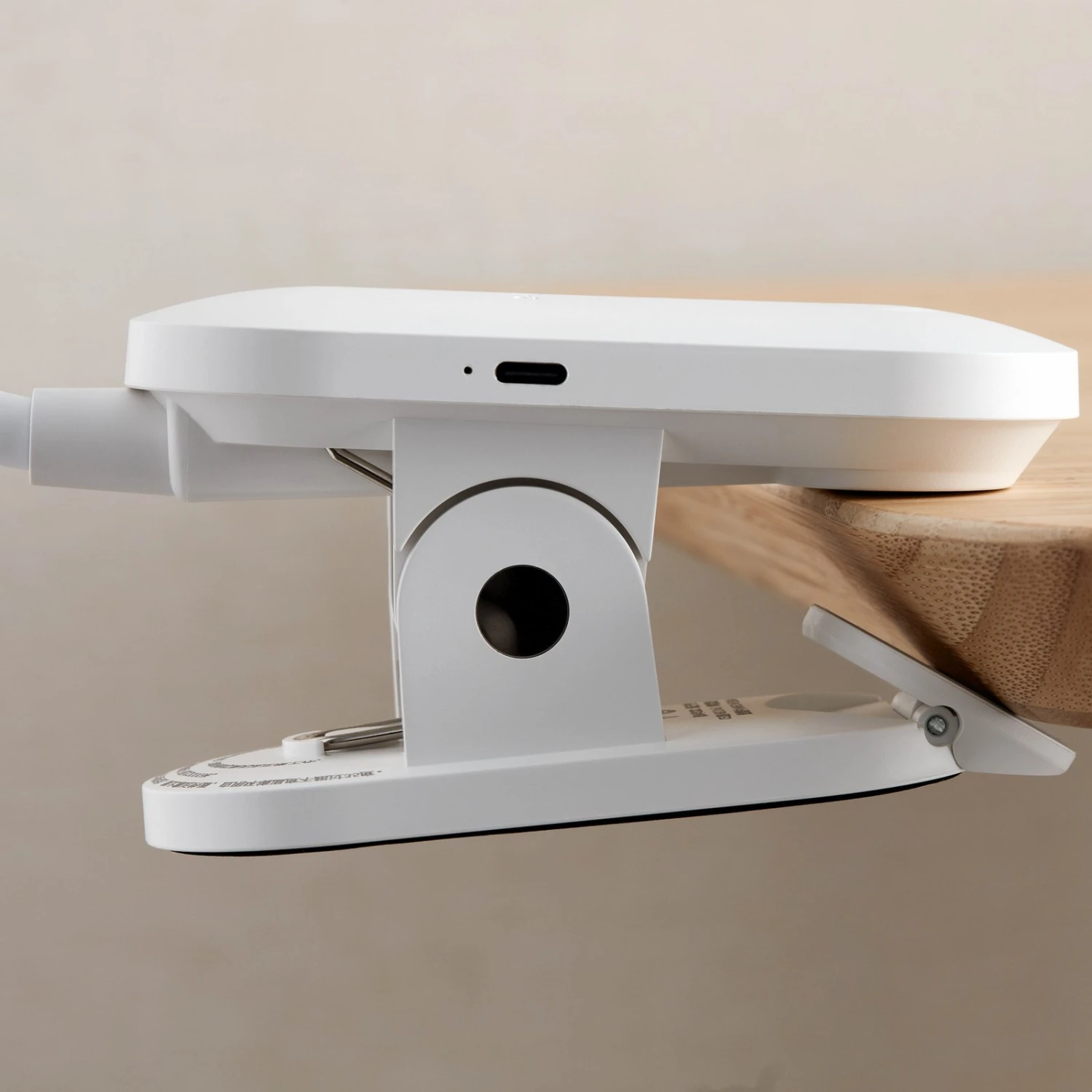 Philips Forys Lampada LED A Morsetto Con Batteria 4 Philips Forys Lampada LED A Morsetto Con Batteria - immagine 4