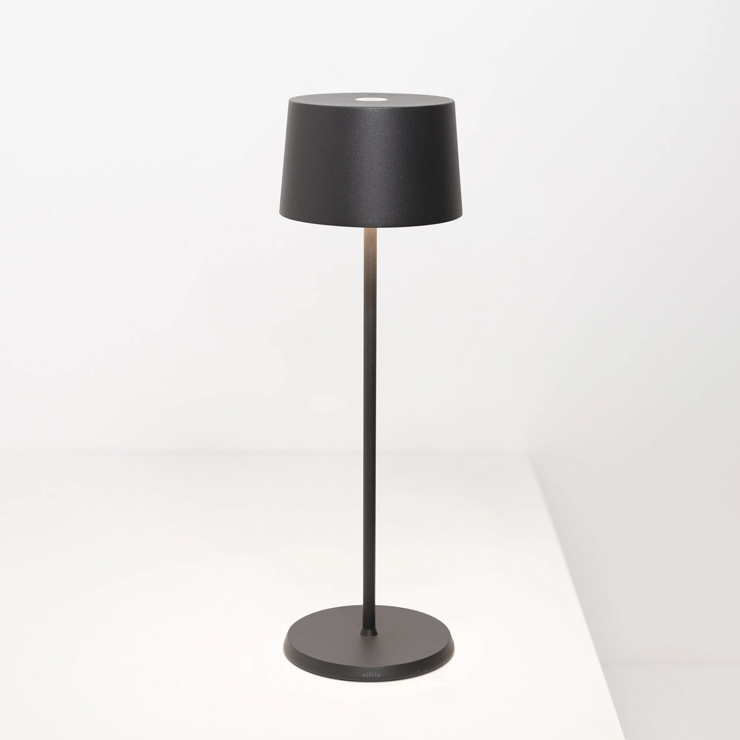 Zafferano Olivia 3K Lampada Da Tavolo Ricaricabile IP65 Grigio 2 Zafferano Olivia 3K Lampada Da Tavolo Ricaricabile IP65 Grigio - immagine 2