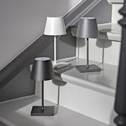 Nuindie Mini Lampada Da Tavolo LED, Rotonda, USB-C, Grigio Grafite -Philips Hue Shop 10027227 4