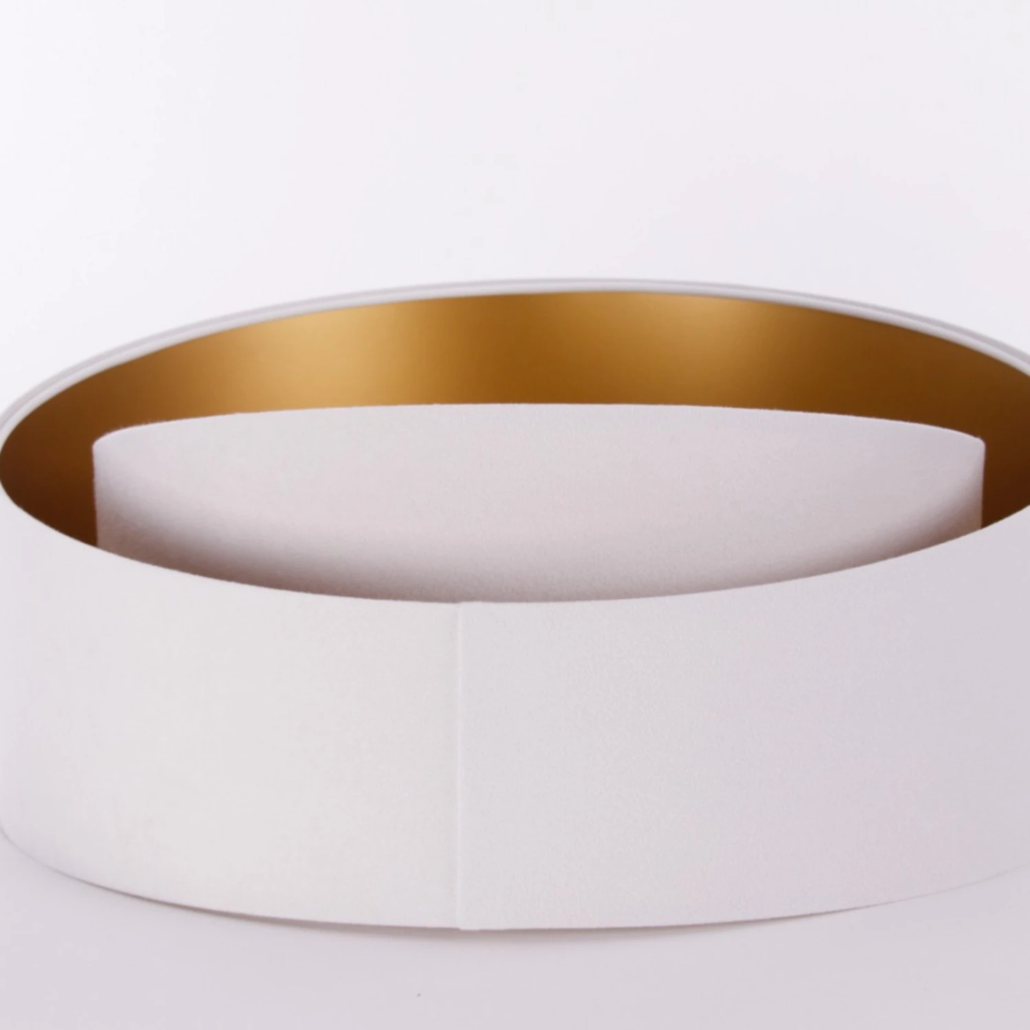 Chloe Paralume, Ø 50cm, Esterno Bianco Interno Oro 4 Chloe Paralume, Ø 50cm, Esterno Bianco Interno Oro - immagine 4